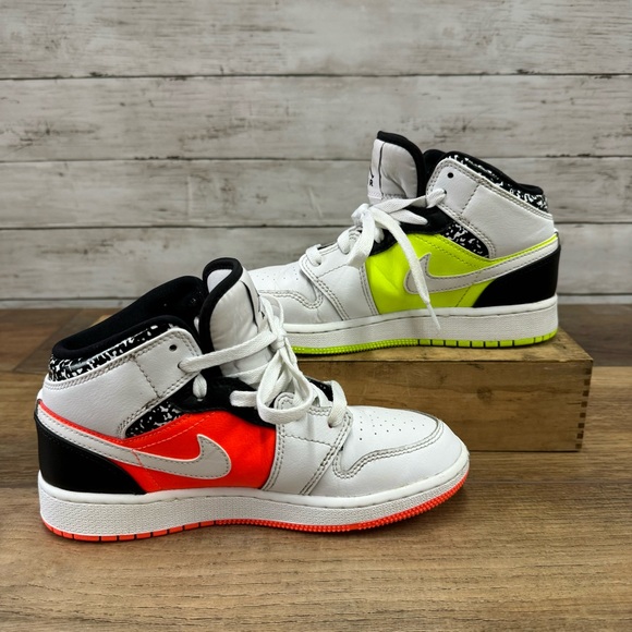 Jordan 1 Mid Composition Notebook Youth Size 4 Nike - Picture 2 of 8